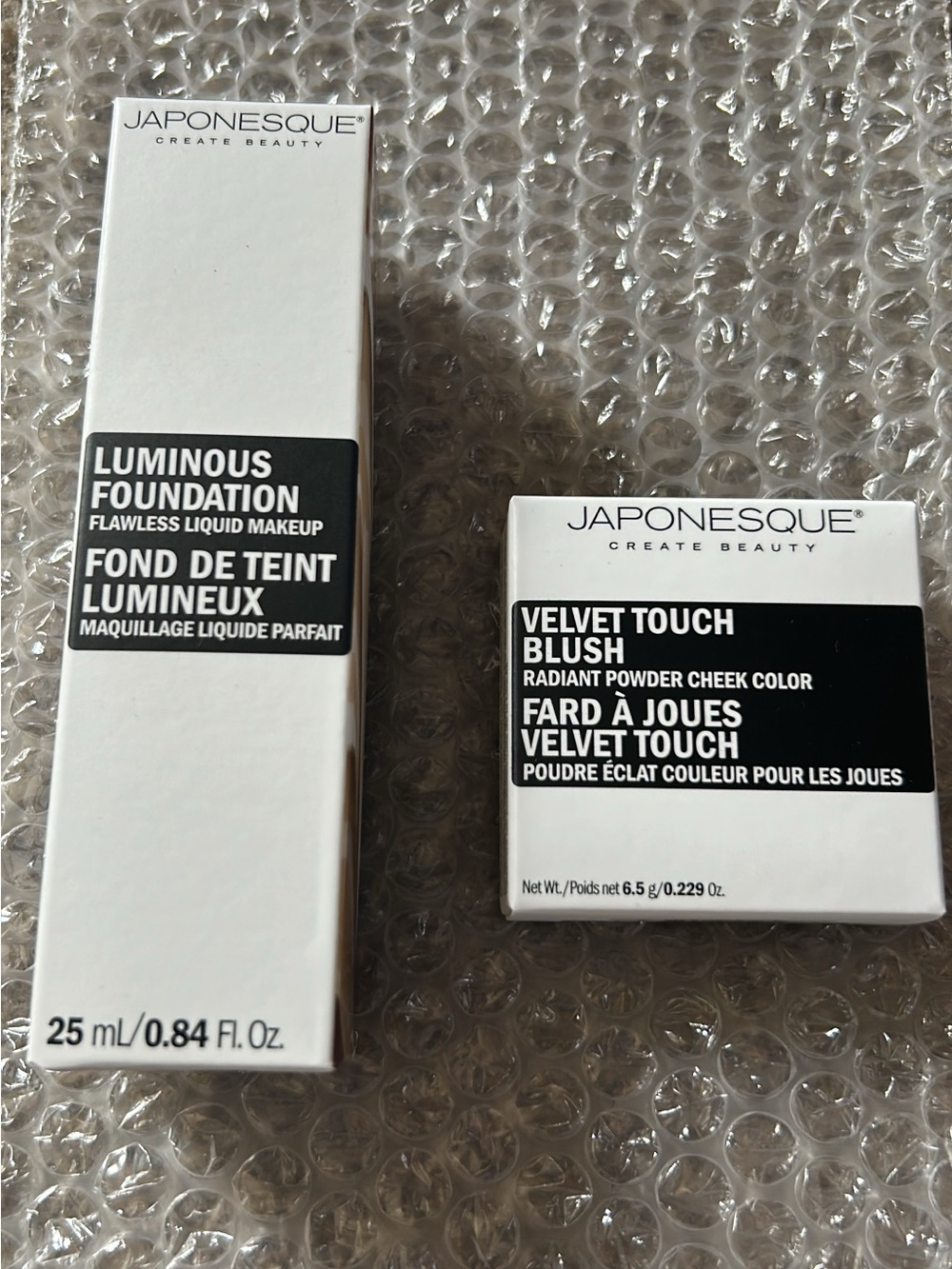 JAPONESQUE Luminous Foundation & Velvet Touch Blush - White/Black Packaging